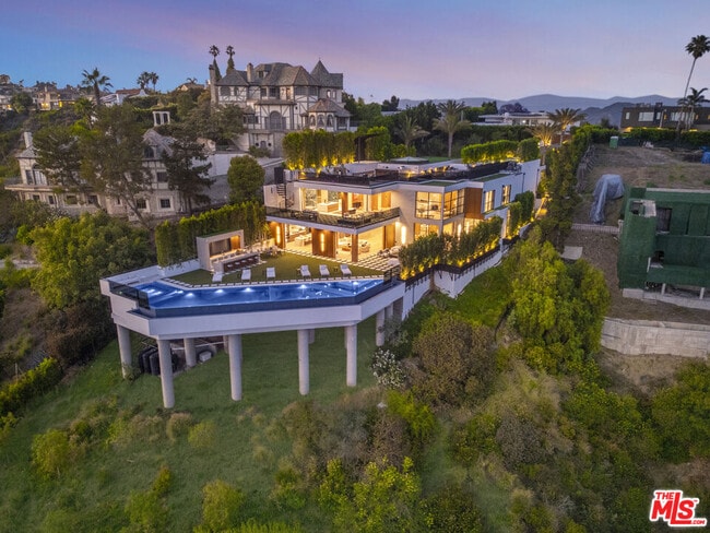 Building Photo - 1033 Somera Rd