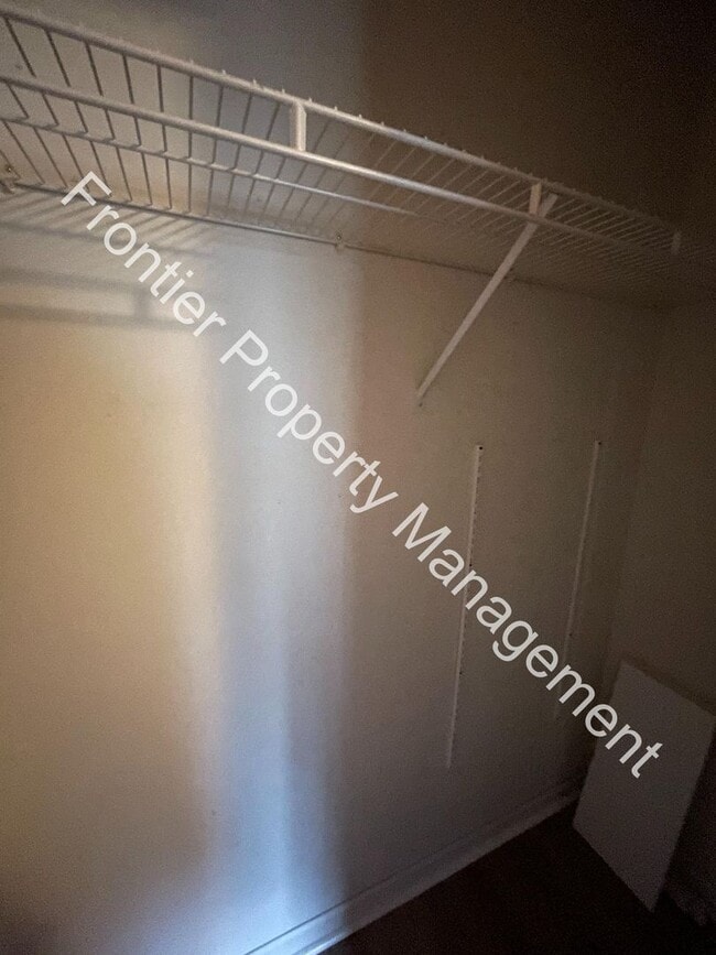 Building Photo - 2116 Doe Run Dr