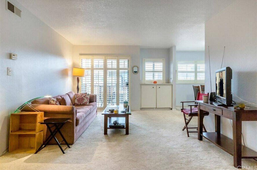 Building Photo - 277 Pleasant St