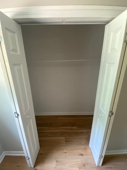 Large closet - 1634 Shaw Rd