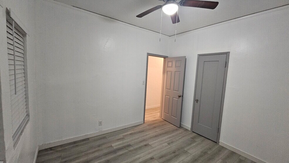 Building Photo - 1219 1/2 W 62nd St