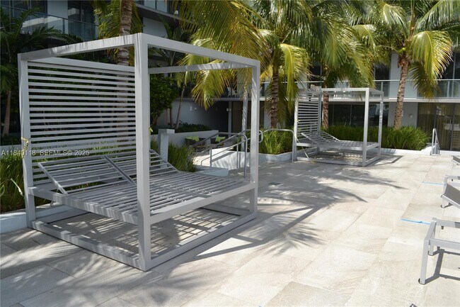 Building Photo - 2960 NE 207th St