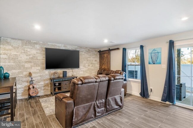 Building Photo - 131 Burkwood Ter