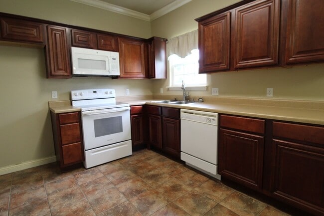 Building Photo - designed for comfort : 3 Bedroom 2 Bath