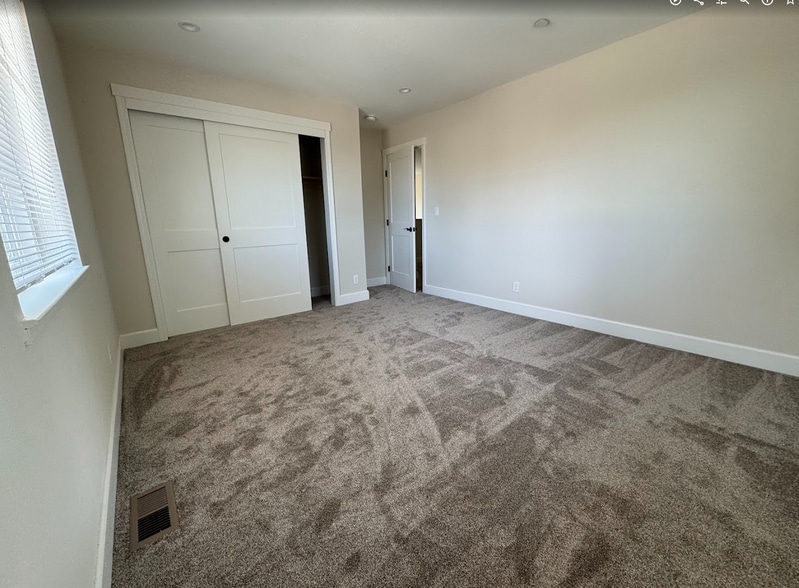 Building Photo - 3729 Cannes Pl