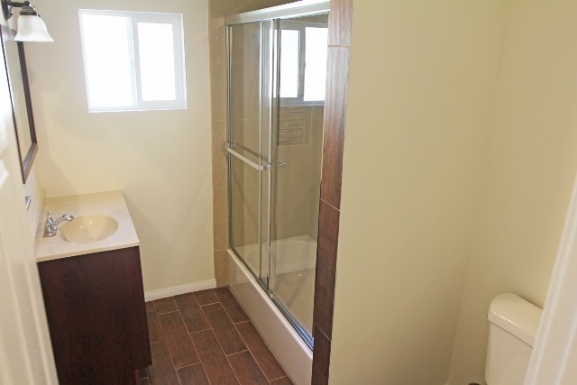 Building Photo - Upgraded 4+2.5 in Reseda w/all appliances ...
