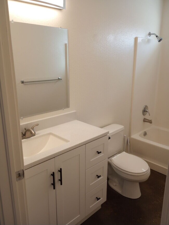 Building Photo - "Charming 2-Bedroom  with Spacious Living ...
