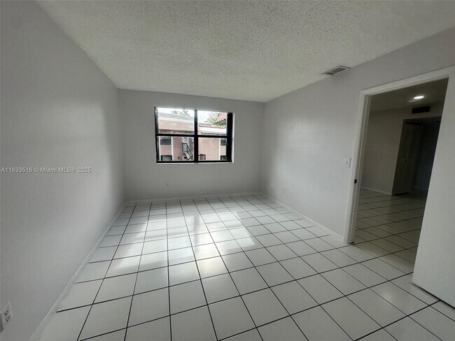 Building Photo - 9808 Hammocks Blvd