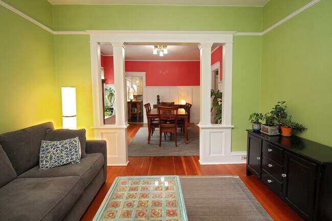 Building Photo - Delightful Remodeled Alberta Arts 3 Bed/2 ...