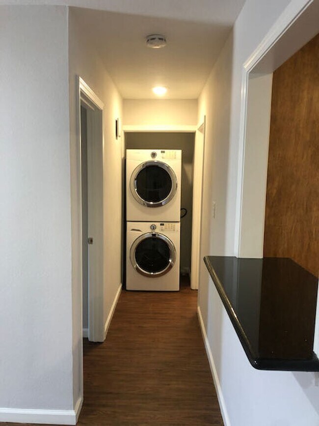 Building Photo - 1bed 1bath Apartment