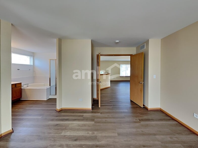 Building Photo - 7003 Sahara Dr