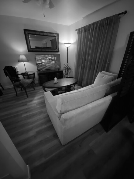 Building Photo - 334 Wells Ave S