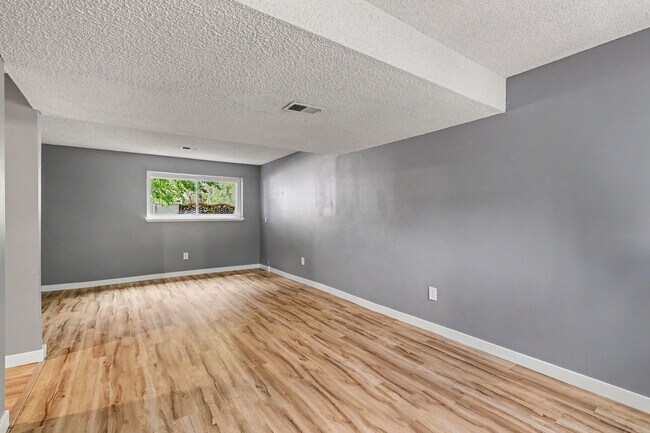 Building Photo - Spacious 4-Bedroom Home Near North Table Mountain