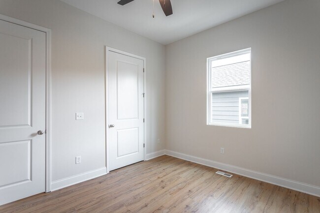 Building Photo - 2017 S Lyerly St