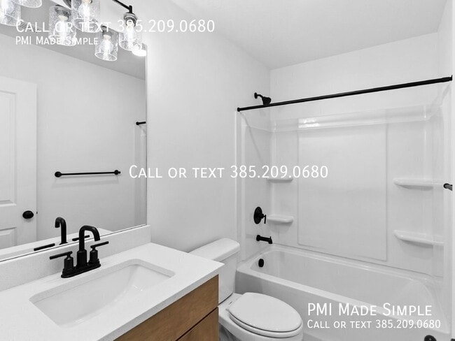 Building Photo - 4935 N Willowbank Dr