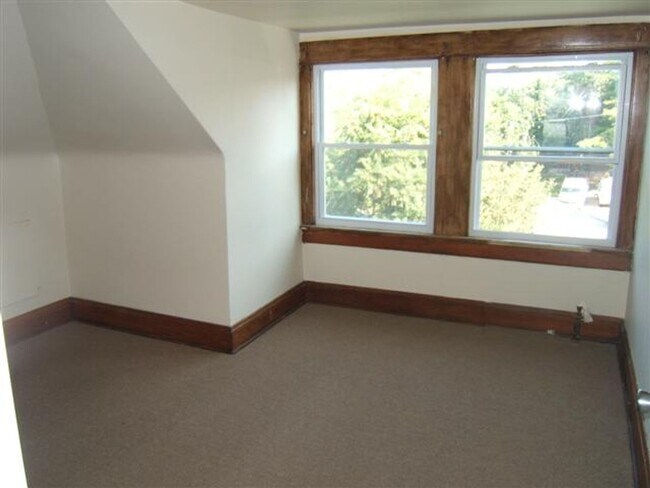 Building Photo - 172 Frambes Ave