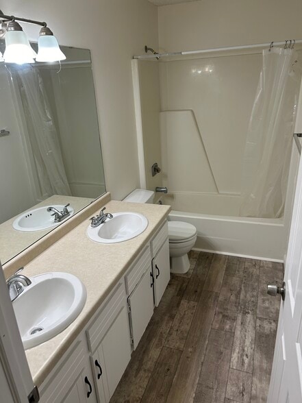 Unit 1 Bathroom - 16075 Joplin Ave