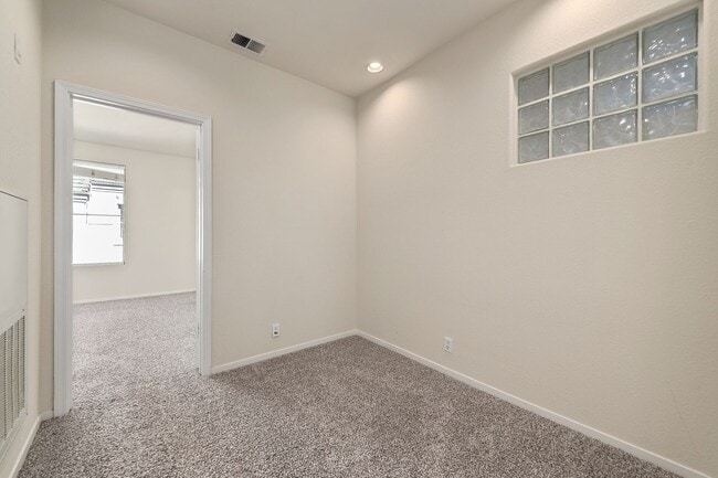 Building Photo - 470 Navaro Way