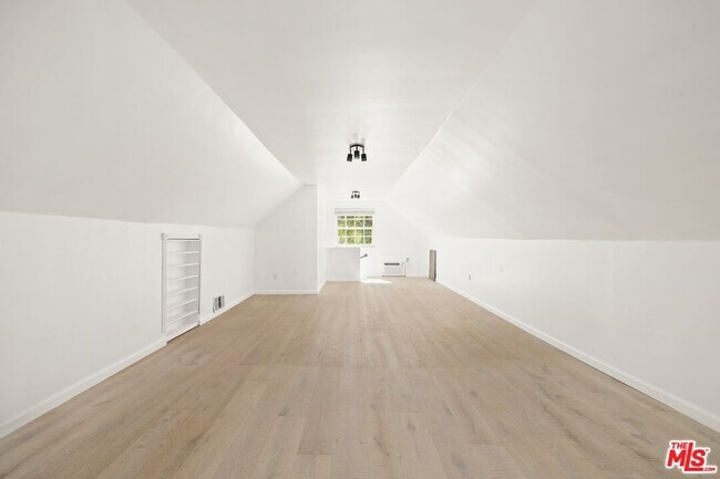 Building Photo - 4309 Gentry Ave