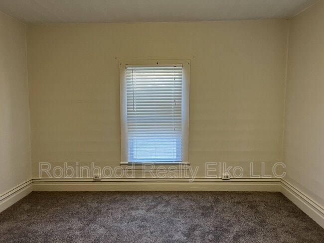 Building Photo - 533 8th St