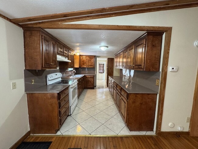 Building Photo - Private 3/2.5 Home with bonus room- $1,550