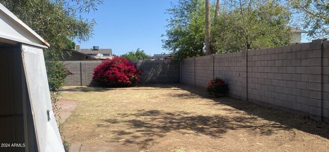Building Photo - 10019 N 48th Dr