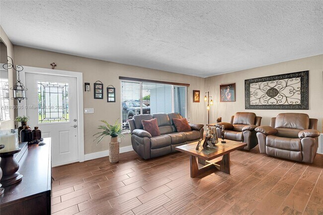 Building Photo - 521 NW 93rd Terrace