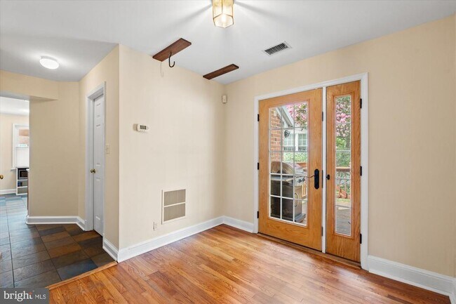 Building Photo - 16 E Braddock Rd