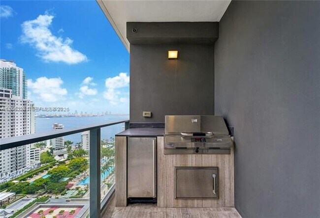 Building Photo - 1451 Brickell Ave