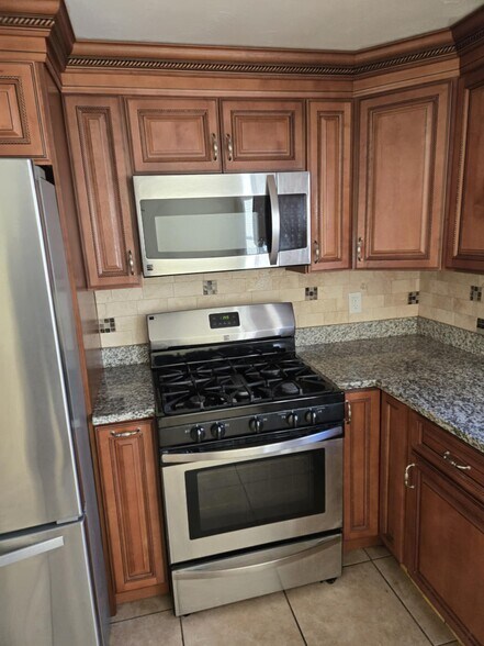 Building Photo - 144 Osgood Ave