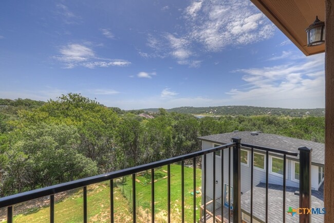 Building Photo - 1216 Canyon Lake Dr