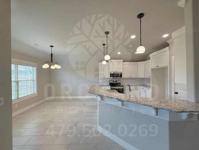 Building Photo - 927 Fair Oaks St