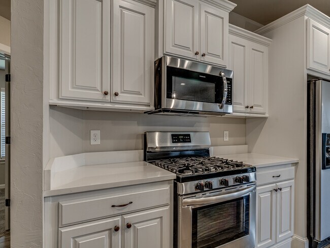 Building Photo - 4505 Black Mesa Ln