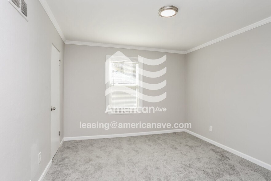 Building Photo - 9765 Dennis Dr