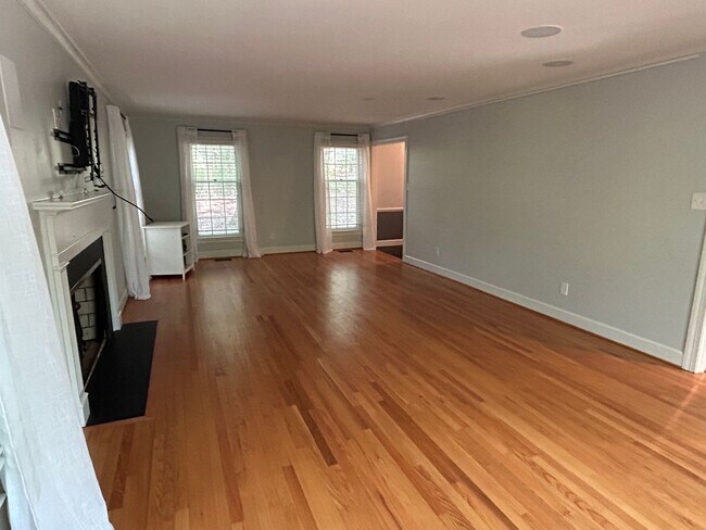 Building Photo - 5 Bed | 3.5 Bath House in Raleigh
