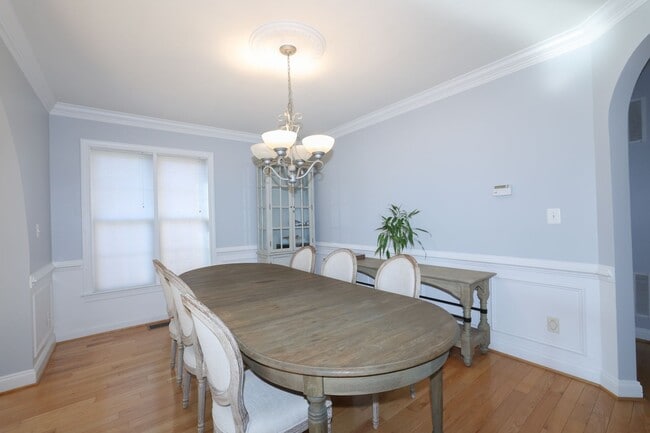 Building Photo - BEAUTIFUL SINGLE FAMILY HOME IN LANSDOWNE