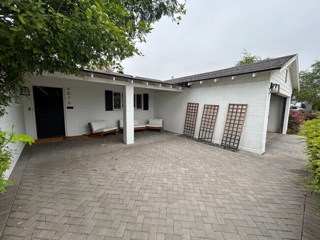 Building Photo - 4016 E Avalon Dr