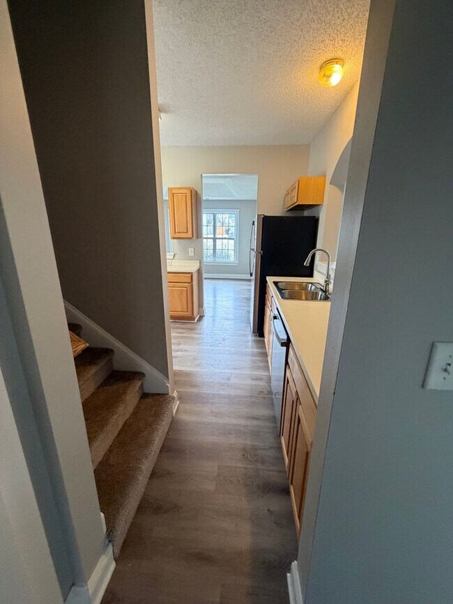 Building Photo - Newly Remodeled