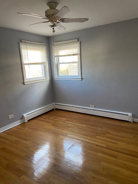 Building Photo - 3520 W 59th St