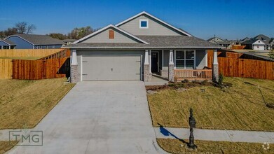 Building Photo - Move In Specials! Elevated Living in Owasso