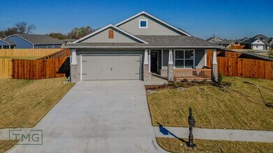 Building Photo - Elevated Living in Owasso