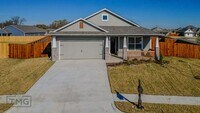 Building Photo - Elevated Living in Owasso