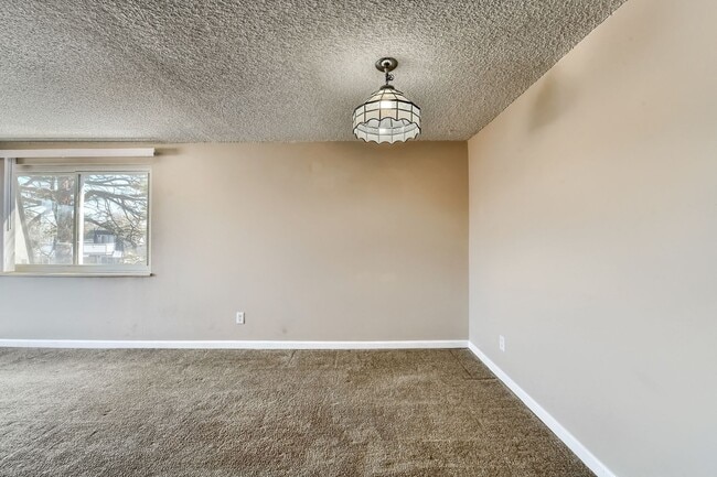 Building Photo - 130 E Highline Cir