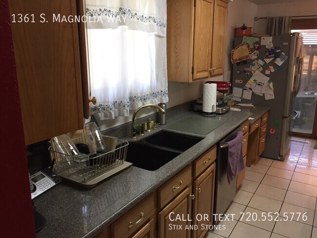 Building Photo - 1361 S Magnolia Way