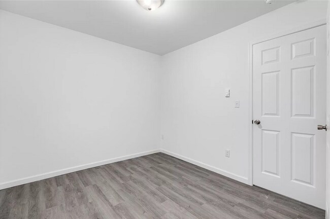 Building Photo - 425 W Baker Ave