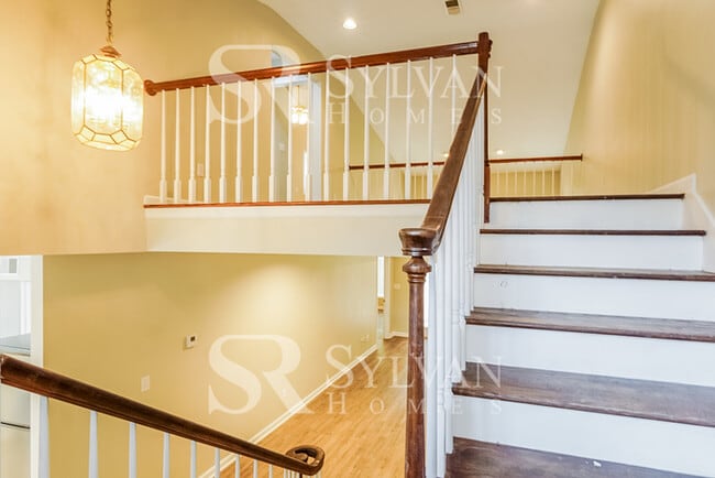 Building Photo - Your dream home awaits