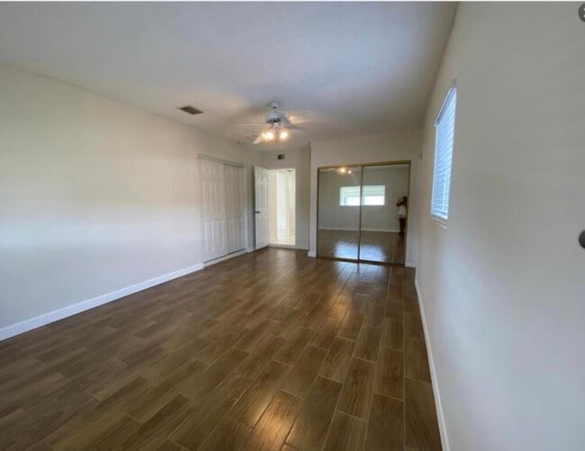 Building Photo - 1230 SE 14th Dr