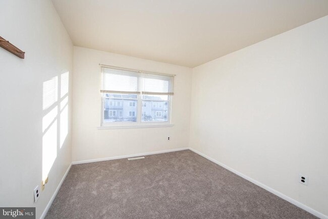 Building Photo - 225 Cedar Dr