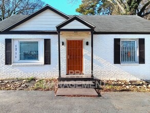 Building Photo - 1711 Candler Rd