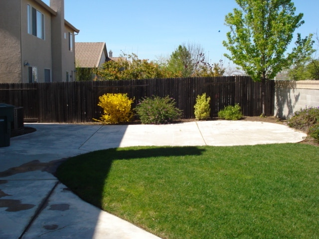 Building Photo - NICE 2-STORY HOME IN GATED COMMUNITY!